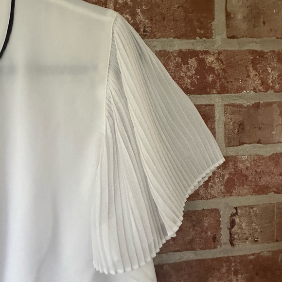 Karl Lagerfield white top with black piping - Picture 5 of 7